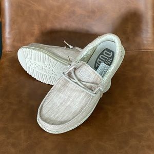 Hey Dude Wally youth size 6 in beige
